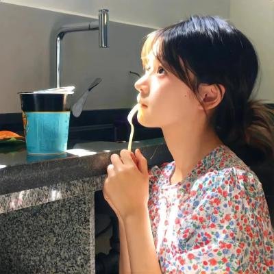 多余的人封面